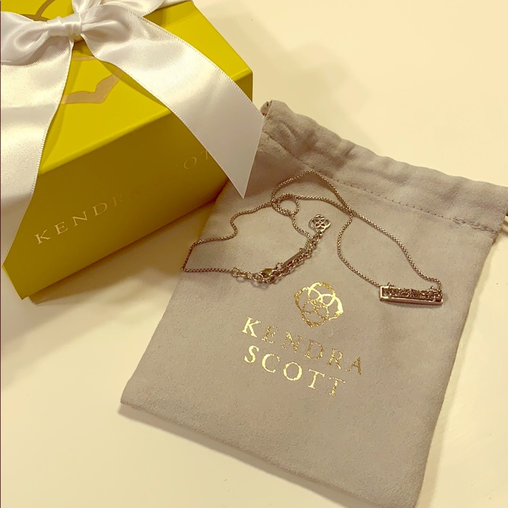 NWOT Kendra Scott Leanor bar pendant necklace